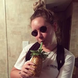 Meet your Posher, Chloe